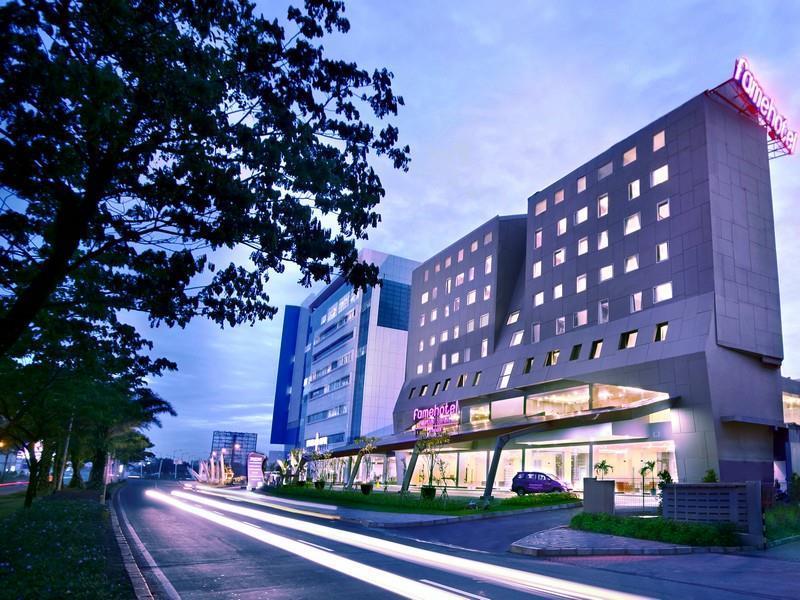 Fame Hotel Gading Serpong Tangerang Buitenkant foto